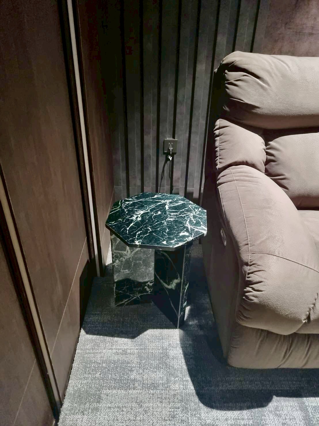 stainless-steel-table